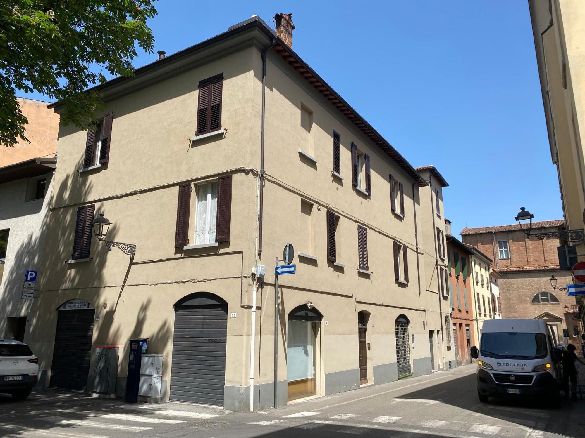 Appartamento Anna - Comfort E Stile In Centro Storico Имола Экстерьер фото