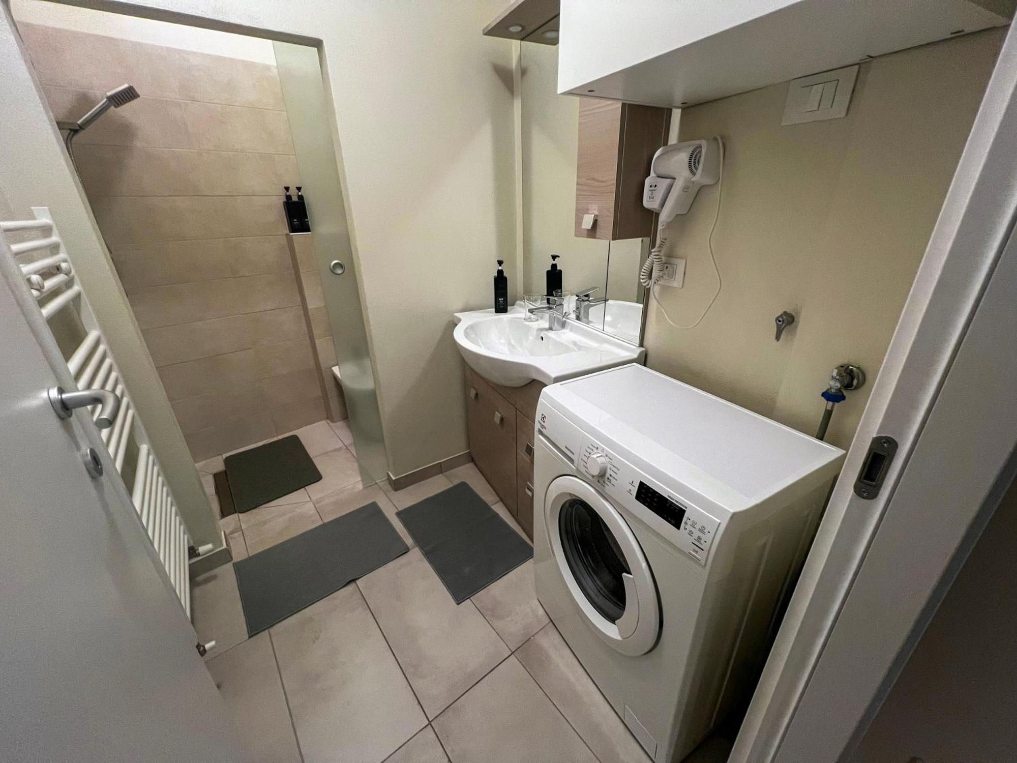 Appartamento Anna - Comfort E Stile In Centro Storico Имола Экстерьер фото